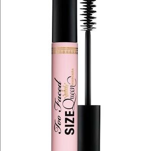 Too Faced Size Queen Mascara